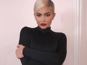 Azonnal megrendeljük: Kylie Jenner szemüvege meglepően hordható és szokatlanul olcsó