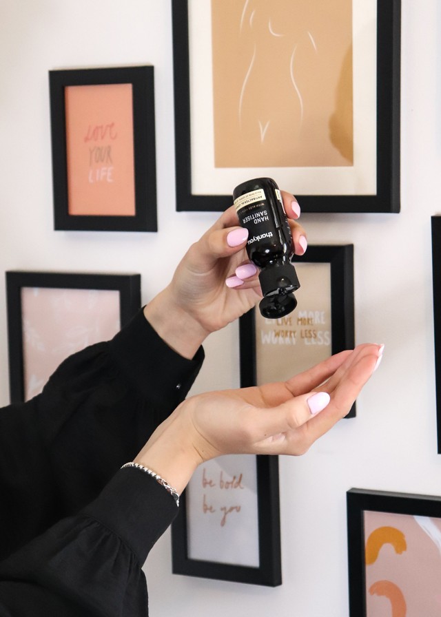 Újabb kozmetikai luxusmárka fogott kézfertőtlenítők gyártásába