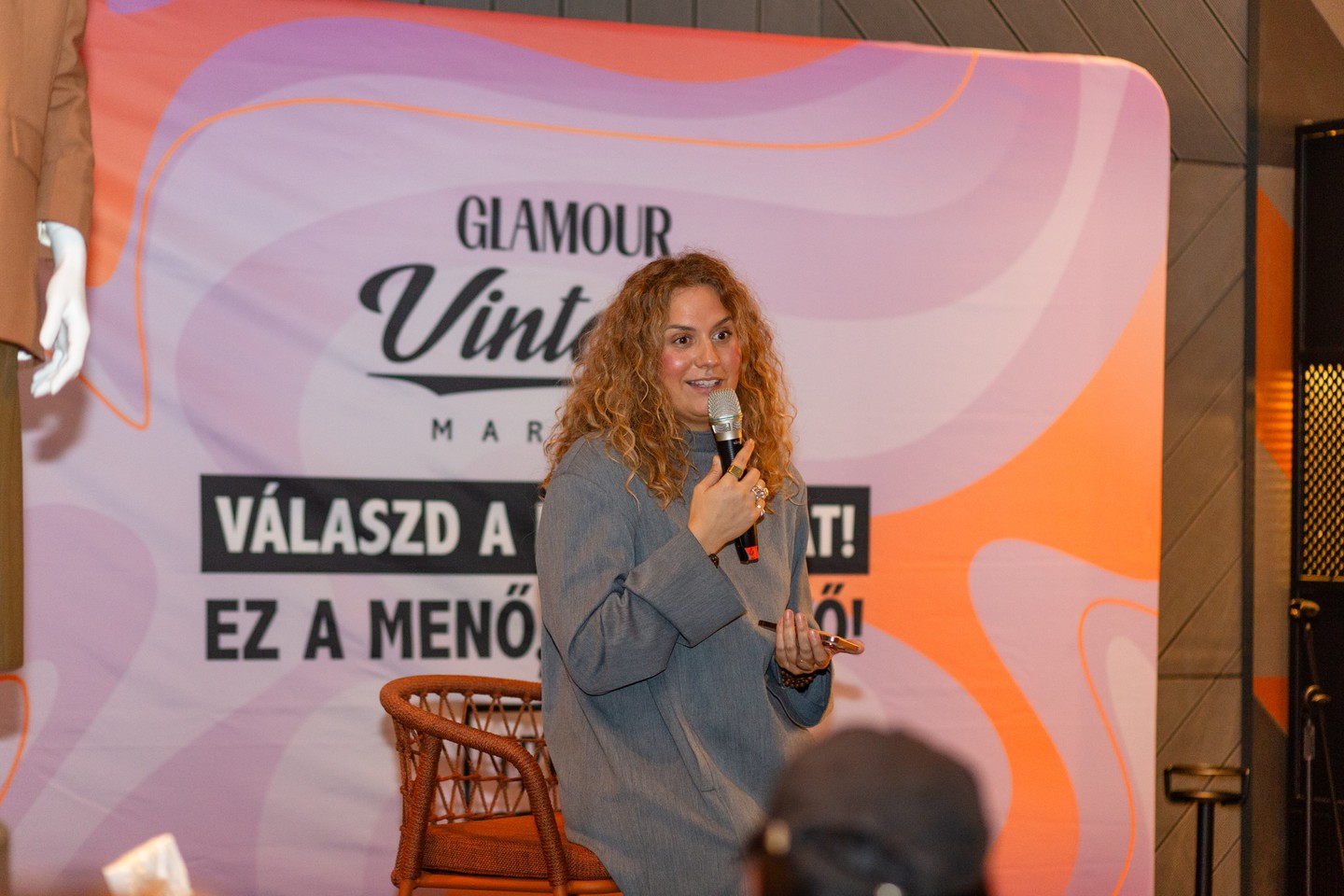 A GLAMOUR Vintage Market Lounge esemény egyik előadója, Lendvai Lilla stylist, a RUHA, the Recycled Fashion Store tulajdonosa volt
