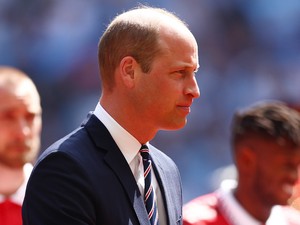 Vilmos herceg megtisztelő feladatot kapott Károly királytól