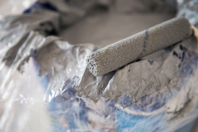 Van megoldás a falak tisztaságának megőrzésére a lakásban