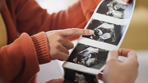 Egy lombikprogramos édesanya őszinte vallomása:„Elkeserítő volt, hogy csak egy átlagos protokollt próbáltak ránk erőltetni"