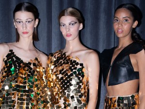 Hogy öltözik egy szirén és mi a nők varázseszköze? A BCEFW külföldi tervezői megmutatták