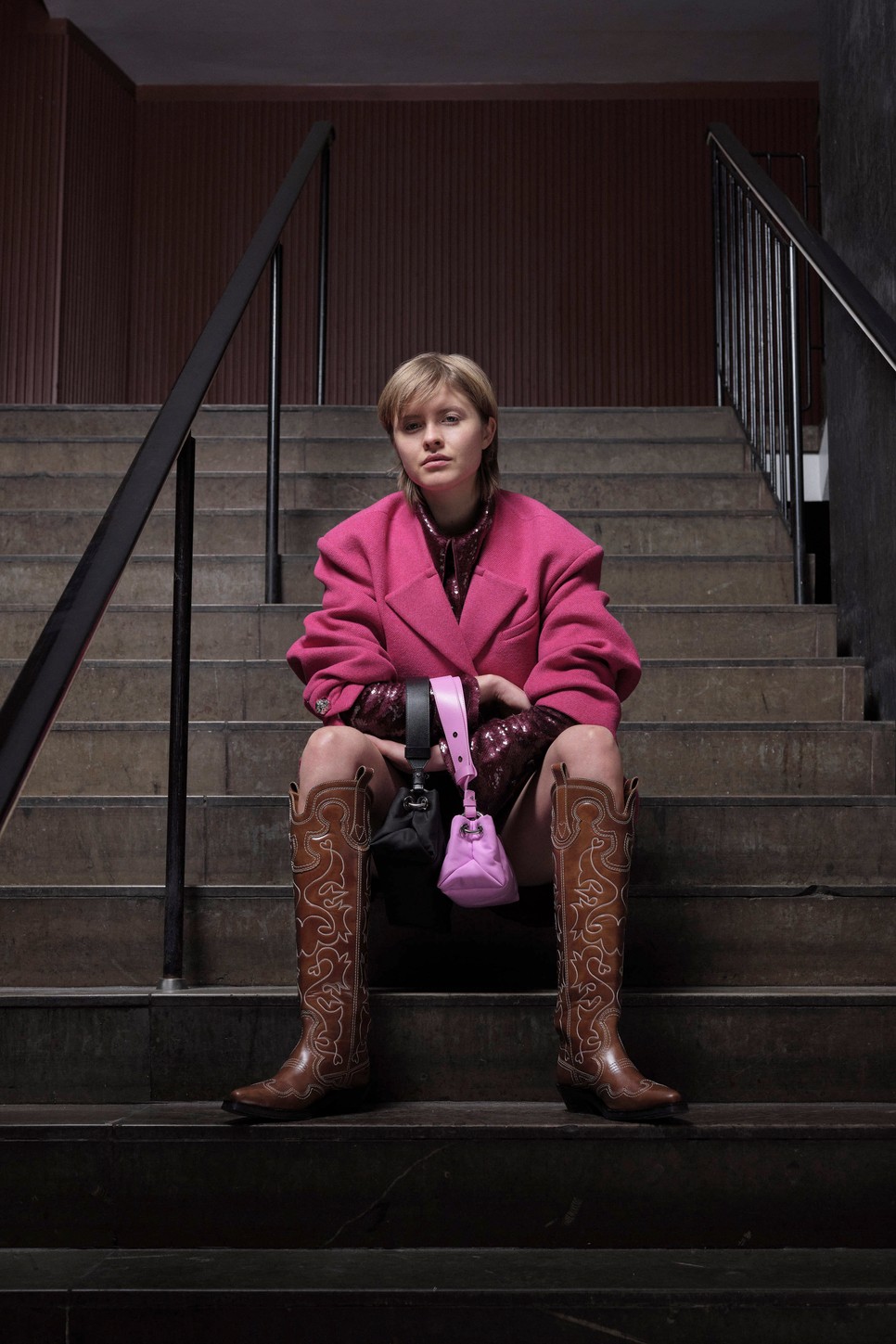 Az indulásnál a visszafogott színek domináltak, ma már az intenzív színek is a skandináv stílus alapját képezik, GANNI 2022 ősz-tél