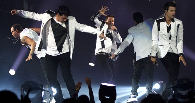 A New Kids On The Block-os srácok óriási sikernek örvendtek a 80-as és 90-es években. Úgy tűnik, közkedveltségük töretlen, hiszen manapság is csak 500.000 dollárért lehet őket leszerződtetni.