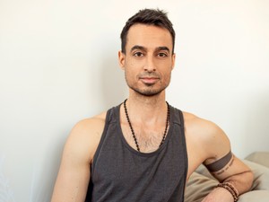 Ismerd meg Diószegi Ádámot, a hedonista jógit!