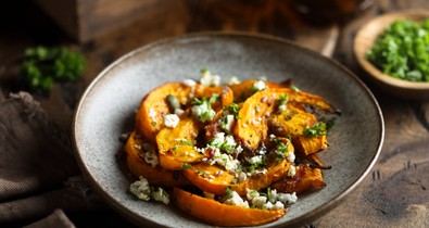 A tökéletes vacsora: roston sült sütőtök fetasajttal