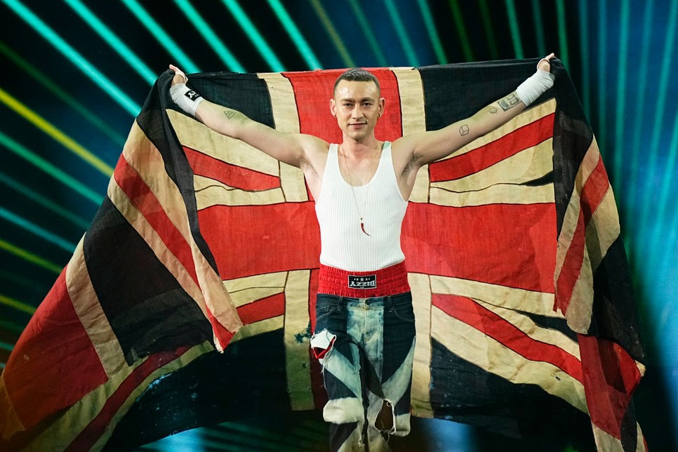 Olly Alexander olyan méltósággal viselte a nulla pontos vereséget, hogy abból mind meríthetnénk