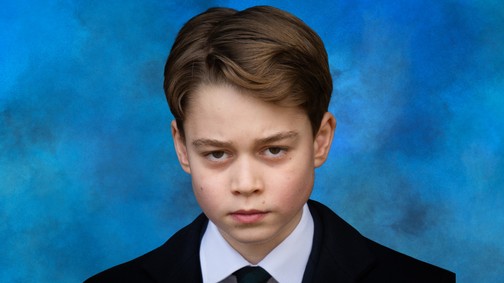 Hiába trónörökös, ezt a kényelmetlen dolgot György hercegnek is meg kell csinálnia, a szülei nem engednek ebből a szabályból