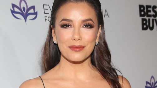 Eva Longorián ez a szuperegyszerű darab is úgy fest mint egy báliruha