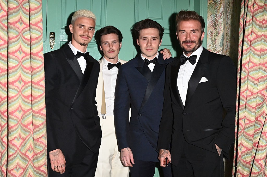David Beckham fiai le sem tagadhatnák, hogy édesapjuk génjeit örökölték: Romeo Beckham, Cruz Beckham és Brooklyn Beckham is az édesapjuk kiköpött másai. 
