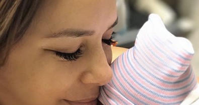 Eva Longoria megható fotót és üzenetet osztott meg újszülött babájáról!
