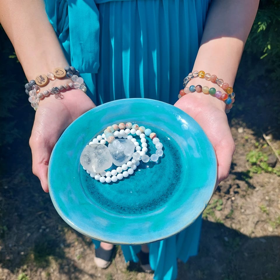 Betegségekhez és horoszkóphoz igazított ásvány ékszerek szívvel-lélekkel - interjú a Zolami ékszer egyik tulajdonosával