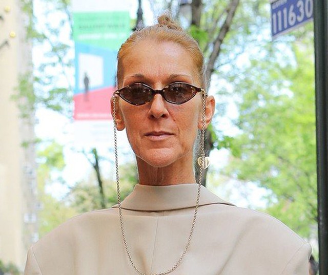 Celine Dion fordítva vette fel a blézert, és így tényleg sokkal jobban néz ki