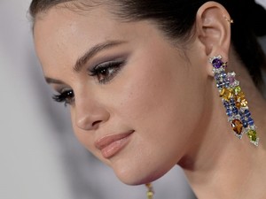 Selena Gomez elmagyarázta, miért remeg a keze, és megszakad a szívünk