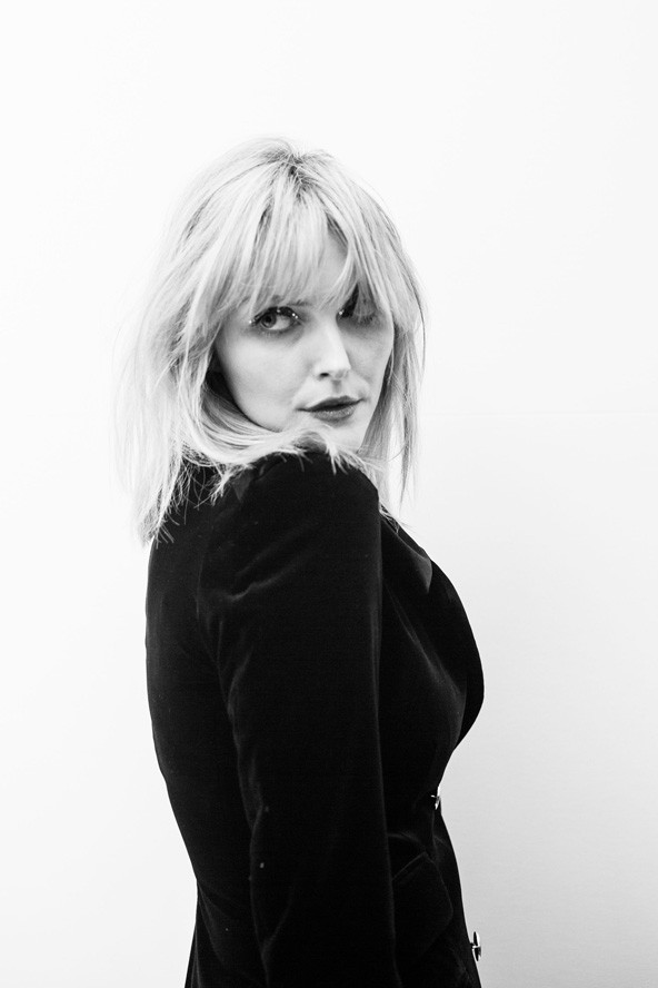 Sophie Dahl még a backstage-ben készül a visszatérésre