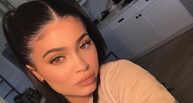 Melltartó? Minek? Kylie Jenner cicit villant!