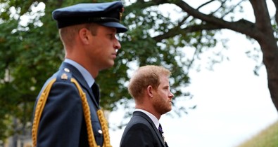 Szívszaggató: ilyen volt Diana hercegné koporsóját kísérni Vilmos herceg és Harry herceg szerint