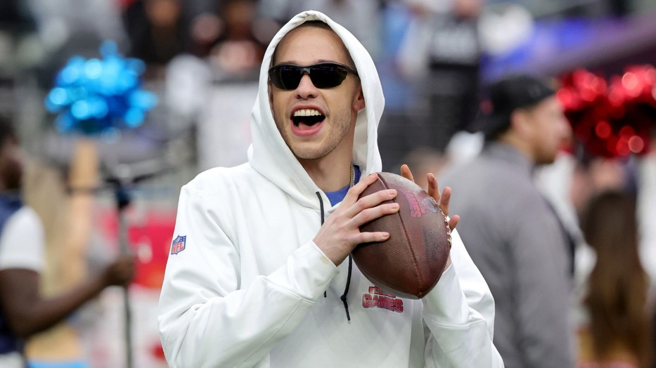 Pete Davidson átlagosnak, ugyanakkor teljesen ideálisnak tartja a méreteit