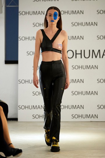 Feleslegesnek érzed magad? Vess egy pillantást erre a felsőre. 