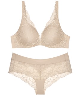 Melltartó és alsó TRIUMPH 19 000 Ft, 8000 Ft