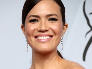 Meglátod Mandy Moore frizuráját, és te is ilyet akarsz majd