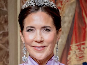 Mária dán királyné fejedelmi jelenségként tűnt fel férje, Frigyes király oldalán