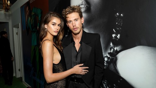Austin Butler és Kaia Gerber szinte már perzseltek a Vanity Fair Oscar-partiján