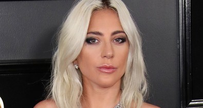 Lady Gaga hihetetlen ruhában vezeti fel az év divatgáláját