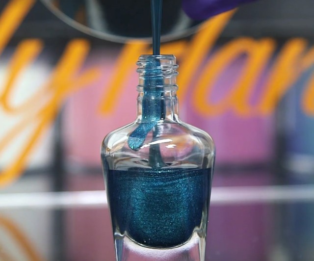 Így készül a körömlakk