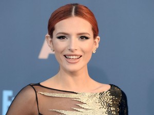 Jó ég! Bella Thorne új hajszíne döbbenetes, na és az mellvillantós szerelés