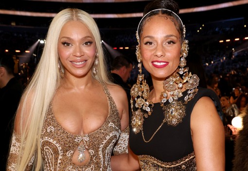 10 lélegzetelállító ruha a Grammy-díjátadóról, ami mellett nem lehet szó nélkül elmenni