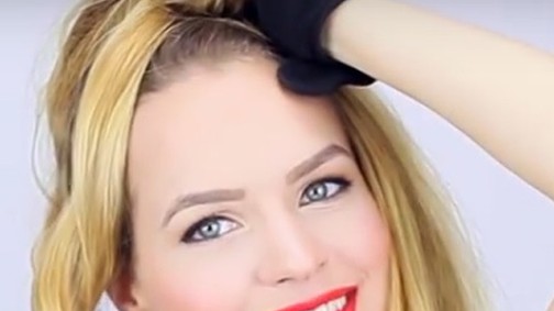 Így készíts 5 perc alatt csodálatosan hullámos frizurát