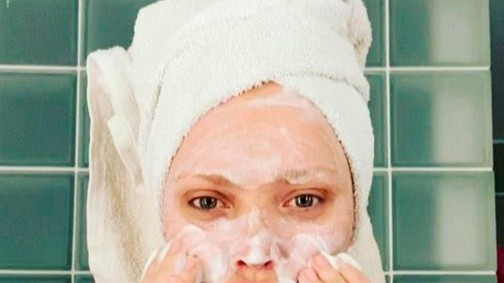 Arcmosásnál ezt a szabályt kövesd, hogy sokkal szebb legyen a bőröd