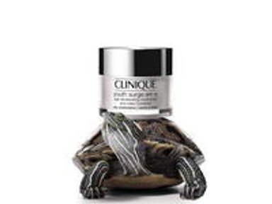 ÚJ CLINIQUE <br>YOUTH SURGE SPF 15<br>AGE DECELERATING MOISTURIZER