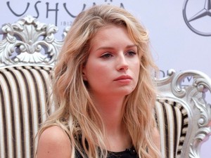 Jó ég! Kate Moss kistesójának a ruhája életveszélyes