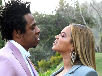 Beyoncé miniruhája felül lehet, hogy bisznisz, de alul parti