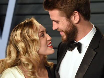 Miley Cyrus és Liam Hemsworth tényleg összeházasodtak! A popsztár ezekkel a gyönyörű képekkel erősítette meg