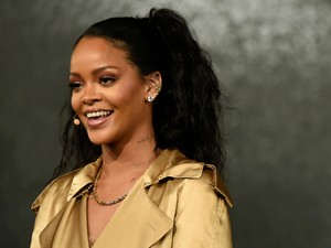 Jézus! Rihanna egy lábast vett a fejére?