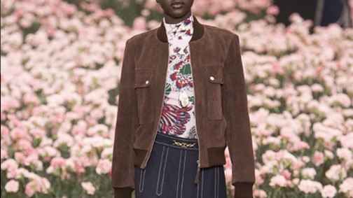 Menekülttáborban született, most a kifutók sztárja ez lány!