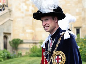 Te észreveszel valami furcsát Vilmos herceg ruháján?