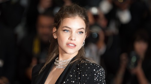 Palvin Barbara nem vett fel melltartót, és minden joga meg van hozzá