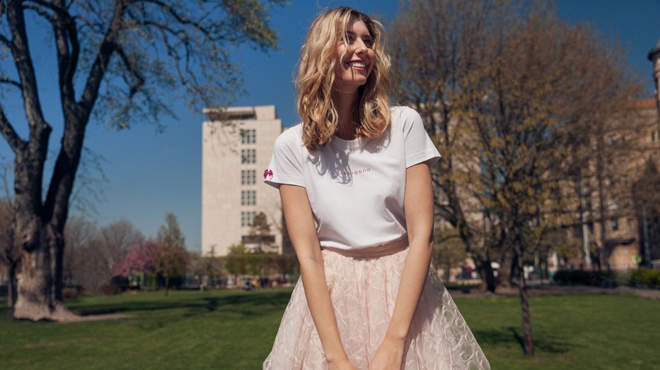 Carrie Bradshaw póló-tüllszoknya szettje inspirálta a Daalarna új mini kollekcióját