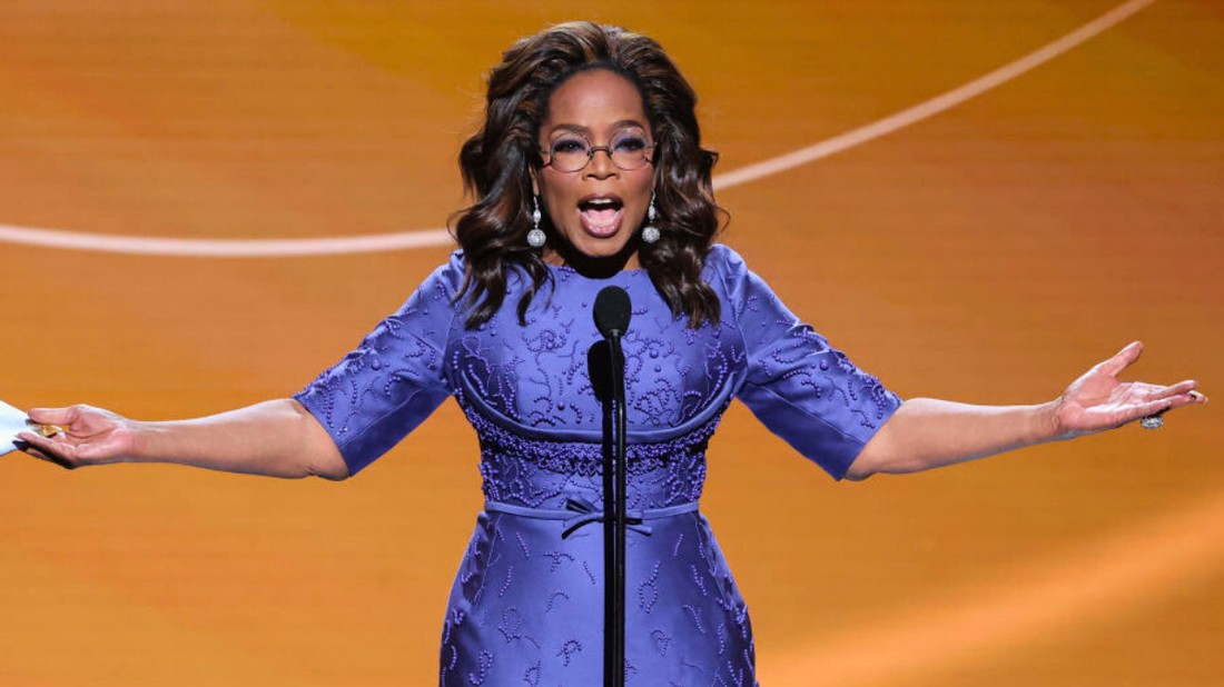 Határozott gesztusok, erőteljes mimika, dinamikus testbeszéd: ezek mind egy extrovertált ember jellemzői, az egyik leghíresebb médiaszemélyiség, Oprah Winfrey ezeknek a tulajdonságainak is köszönheti sikeres karrierjét