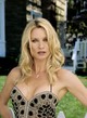 Született feleségek – Edie Britt  az 5. évadban autóbalesetet szenved, majd a kocsiból kiszállva áramütés éri egy elszakadt vezeték miatt. A karakter halála mögött a színésznő (Nicollette Sheridan) és a sorozat alkotói közötti valóságos viszály állt, ami még inkább keserű szájízt hagyott a rajongókban.