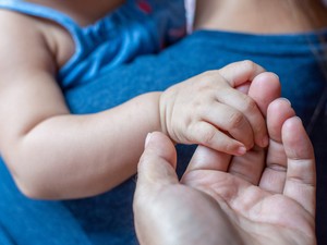 Számos tévhit övezi, pedig nem elérhetetlen álom az örökbefogadás a szakértő szerint