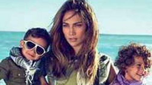 J.Lo és ikrei pózolnak a Guccinak