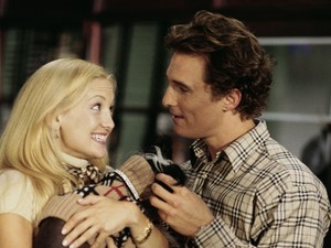 6 jel, hogy csak megjátssza, hogy szeret