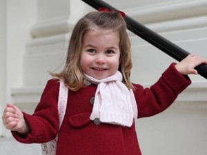 Megdöbbentő hasonlóság: Diana hercegné unokahúga és Sarolta hercegnő mintha ikrek lennének