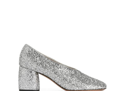 A szezon legmegosztóbb cipője úgy leigázta a vörös szőnyeget, hogy öröm volt nézni